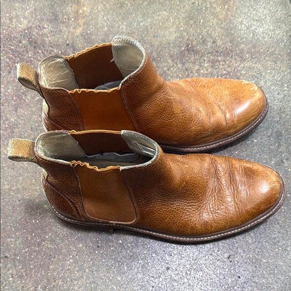 UGG Tan Boots Classic Chelsea Style - Picture 2 of 5